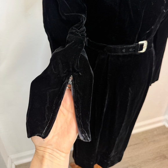 AMAZING 60’s Black Velvet Dress- Like New Condition - Picture 4 of 13